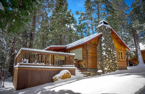 North Wawona Cabin | Cabin ∙ 2 bedrooms ∙ 6 guests