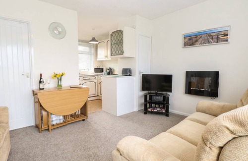 Mundesley Cottage | Cabin ∙ 2 bedrooms ∙ 4 guests