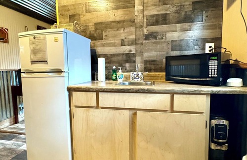 Elmo Cabin | Cabin 2 - Cozy Lake View Retreat with Free Fishing, Marina Access, Free Fishing