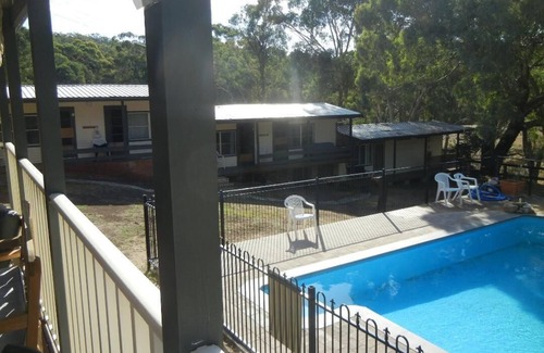 O'connell Cabin | Cabin 3 - 2 rooms with ensuite & sleeps 6 people. Guests can access amenities