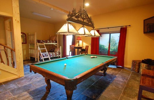 Almond Cabin | Cabin ∙ 3 bedrooms ∙ 13 guests