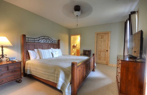 Almond Cabin | Cabin ∙ 4 bedrooms ∙ 10 guests