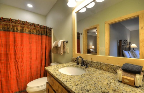 Almond Cabin | Cabin ∙ 4 bedrooms ∙ 10 guests