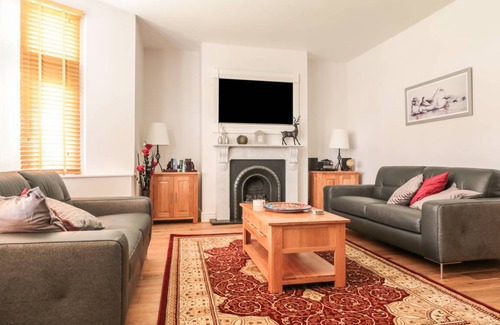 Upper Town Cottage | Cabin ∙ 5 bedrooms ∙ 12 guests