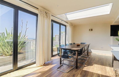Swalecliffe Cottage | Cabin ∙ 5 bedrooms ∙ 10 guests