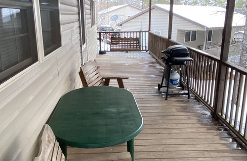 Fries Cabin | Cabin 5 Fall Asleep to the New River's Song