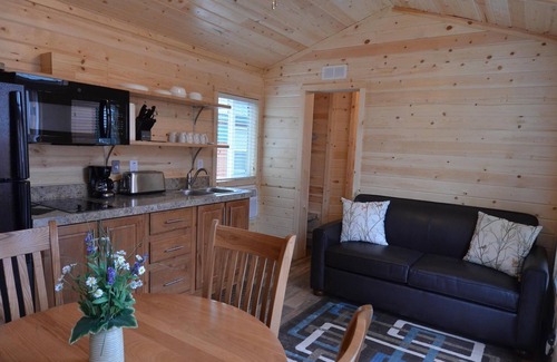Christopher Creek Cabin | Cabin #6 is a 2 bedroom, 1 & 1/2 bath, 2-flat screen tv's. Overlooks the creek.