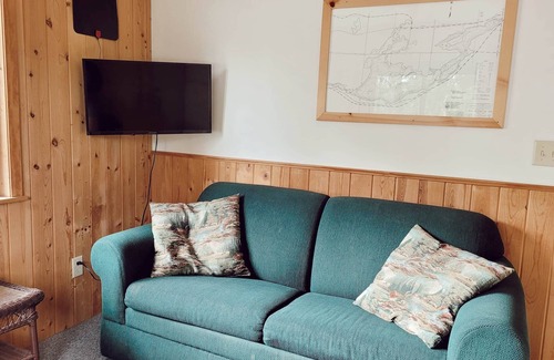 Nevis Resort | Cabin 8 | Northwoods