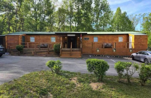 Rocky Grove Apartment | Cabin Apt 20min to Gatlinburg across from Ntl Park GameRoom+FirePit+Pet Friendly