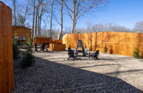 Rocky Grove Apartment | Cabin Apt 20min to Gatlinburg across from Ntl Park GameRoom+FirePit+Pet Friendly