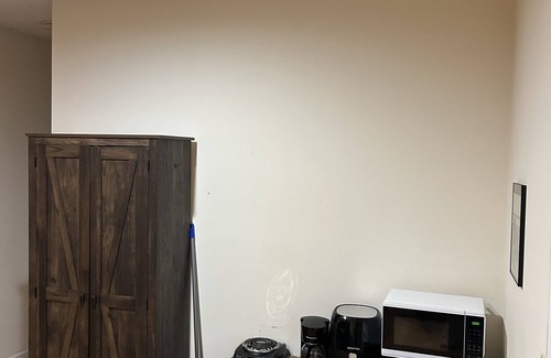 Berkeley Springs Apartment | Cabin bungalow apartment in the basement