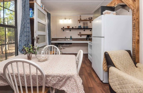 Marianna Cabin | Cabin close to Springs! Pool, WI-FI, And Grill