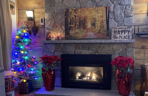 North Conway House | Cabin Fever Getaway With Brand New 2022 Nordic Jacuzzi Spa Hot Tub