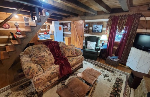 Dandridge Cabin | "Cabin for Two" Smoky Mtn Tourist Area/Pool/Fire Pitn