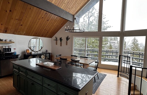 Lake Arrowhead Cabin | Cabin in Lake Arrowhead with beautiful mountain views! Newer listing!