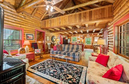 Gnaw Bone House | Cabin In The Pines