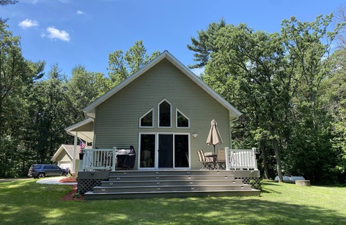 Necedah House | Cabin in the woods with Castle Rock Lake access