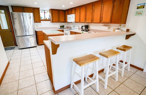 Travis Country House | Cabin near Creek in Friendly Neighborhood- Great for family or business travel!
