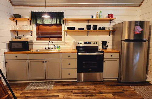 Payne County Cabin | Cabin of Western Skies: loft, Wi-Fi , and tiny home living-close to OSU