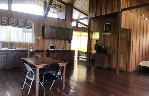 Atenas Cabin | Cabin surrounded by nature at ground level with terrace