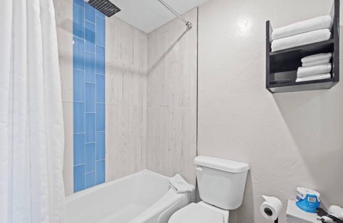 Lava Hot Springs Hotel | Cabin/Tiny Home With Beach (River Access)