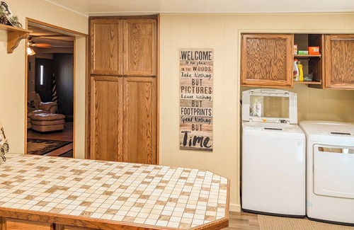 Rapid City House | Cabin with Hot Tub | 4 Bed, 3 Bath