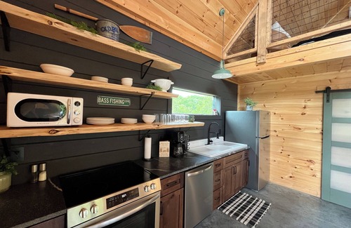 Sevierville Cabin | Cabin with Lake & Mountain Views! Lake access! Pigeon Forge, Gatlinburg!