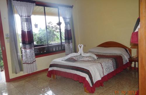 Santa Elena Bed & Breakfast | Cabinas El Pueblo B&B Monteverde