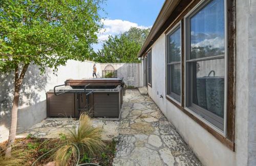 Fredericksburg House | Cabins on Knopp School-Czech Cabin