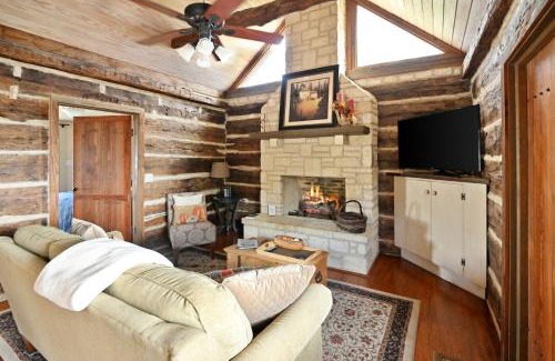 Fredericksburg House | Cabins on Knopp School-Czech Cabin