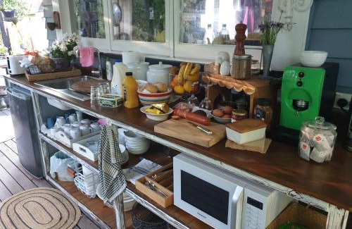 Motueka House | Cabins on Tudor bed & breakfast