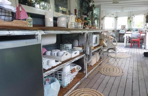 Motueka House | Cabins on Tudor bed & breakfast