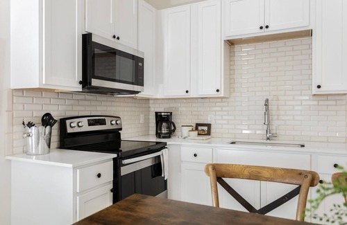 Fredericksburg Cottage | Cactus Coterie | Hot Tub, Pet Friendly w/fee, Grill & Fire-pit