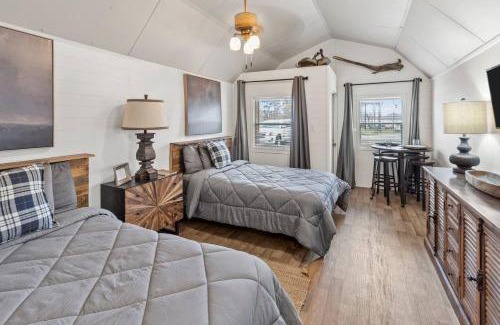 Oil City House | Caddo Lake Cabins- Wyldewood With Kayaks