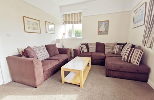 Trearddur Bay House | CAE GRUGOG COTTAGE-3 Bed-Sleeps 6-Ground Floor Bathroom