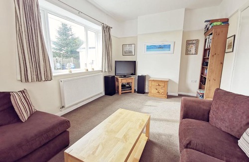 Trearddur Bay House | CAE GRUGOG COTTAGE-3 Bed-Sleeps 6-Ground Floor Bathroom