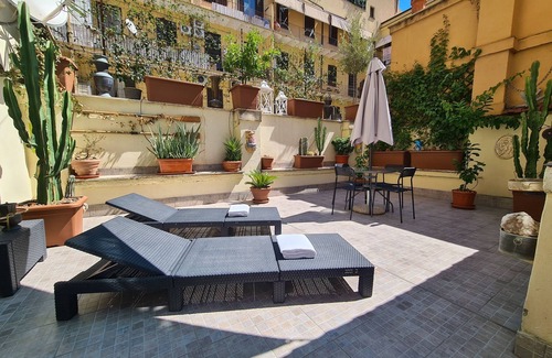 Rione XVIII Castro Pretorio Apartment | Caesar Room