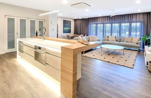 Cairns North Apartment | Cairns North 4-Bed with Outdoor Dining & Pool