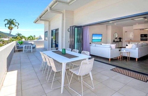 Cairns North Apartment | Cairns North 4-Bed with Outdoor Dining & Pool