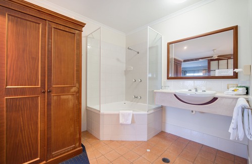 Earlville Hotel | Cairns Southside International
