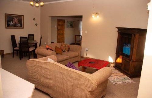 Emalahleni House | Cairos Guest House