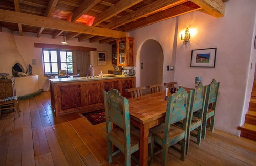 Arroyo Seco House | Caja de Tesoro ~ A Romantic Mountain Getaway!