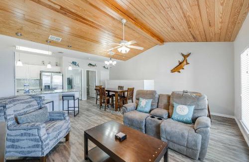 Port Aransas Apartment | Cajun Shrimp Min to Beach Resort Pool & Slide