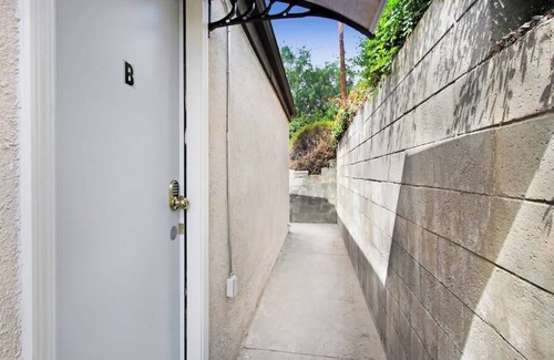 Azusa House | Cal King BR Pet-Friendly/AC/Metro/APU