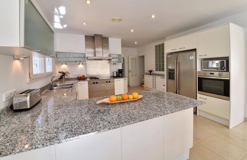 Cala d'Or Villa | *CALA D'OR VILLA*4 Bedrooms|Private Pool|Free A/C|Free WIFI|BBQ