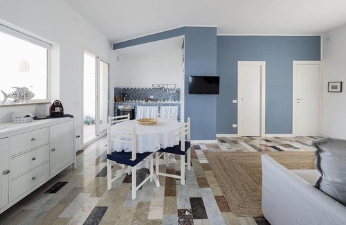 Calabernardo Apartment | Calabernardo Apartment Sleeps 4 Air Con WiFi