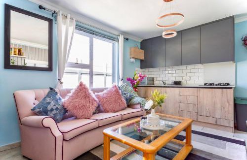 Cape Town Bed & Breakfast | Caline VIP Luxury Jacuzzi &, Swimming Pool MEWS