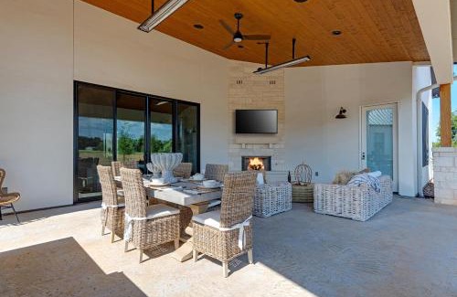 Fredericksburg House | Calivence Haus - Estate Home