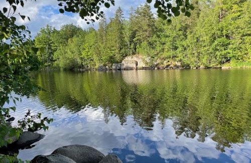 Växjö Villa | Calm and private country side property with own waterfront by large river