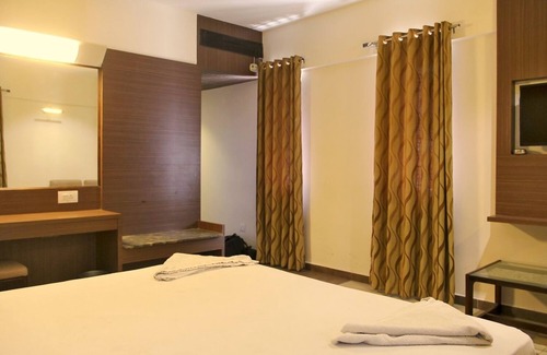 Madurai Main Hotel | Calm Stay West Tower Of Meenakshi Amman Temple